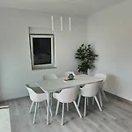 Eva 2 Apartman *