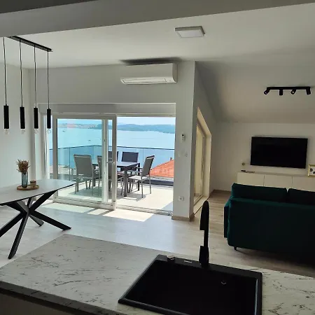 Eva 2 トロギール