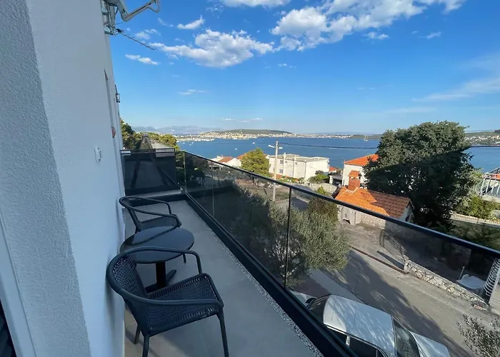 アパート Eva 2 トロギール