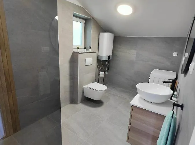 アパート Eva 2 *